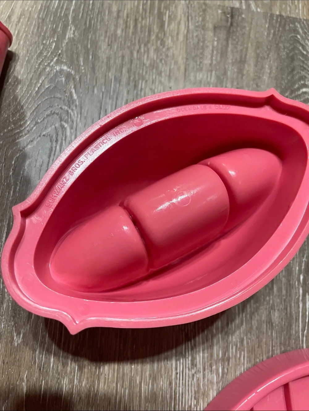 Vintage 50’s/60’s Pink Retro Bathroom accessories - Schwarz Bros Plastic